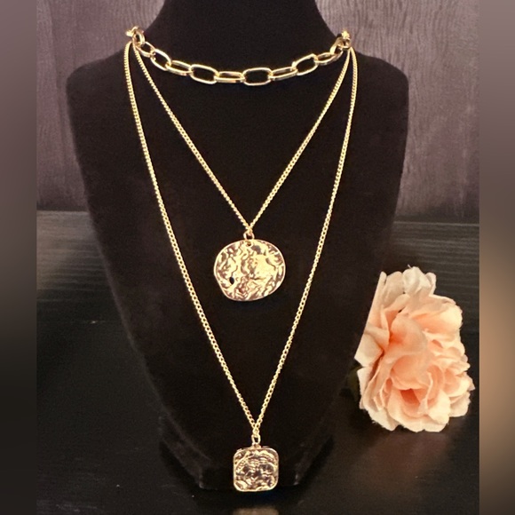 Sale!!! Double medallion layered necklace - Picture 1 of 3